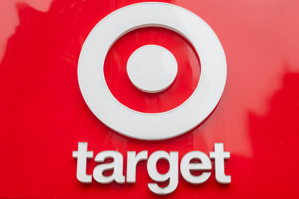 how many employees does target corporation employ